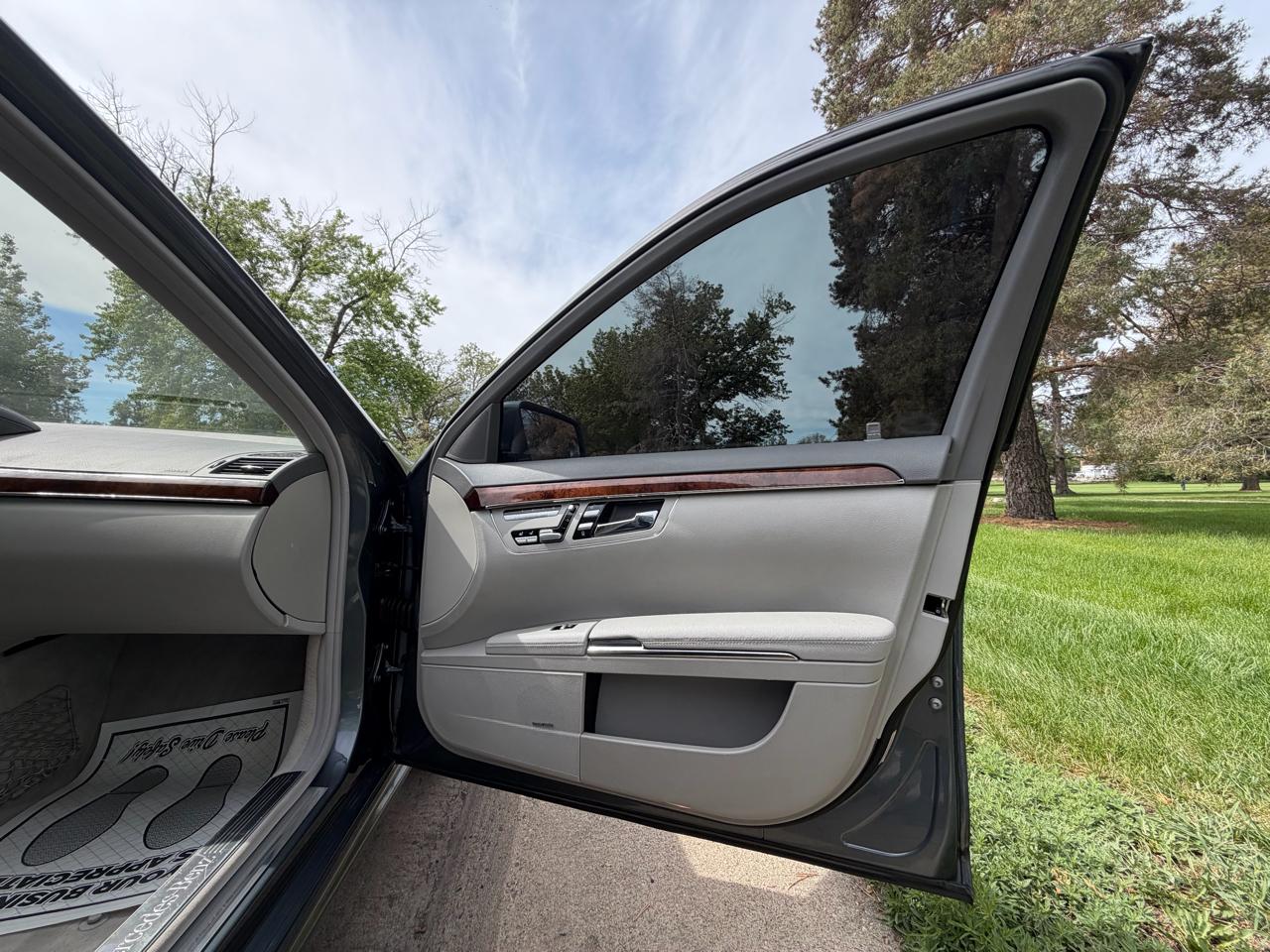 Mercedes-Benz S-Class S550 2011