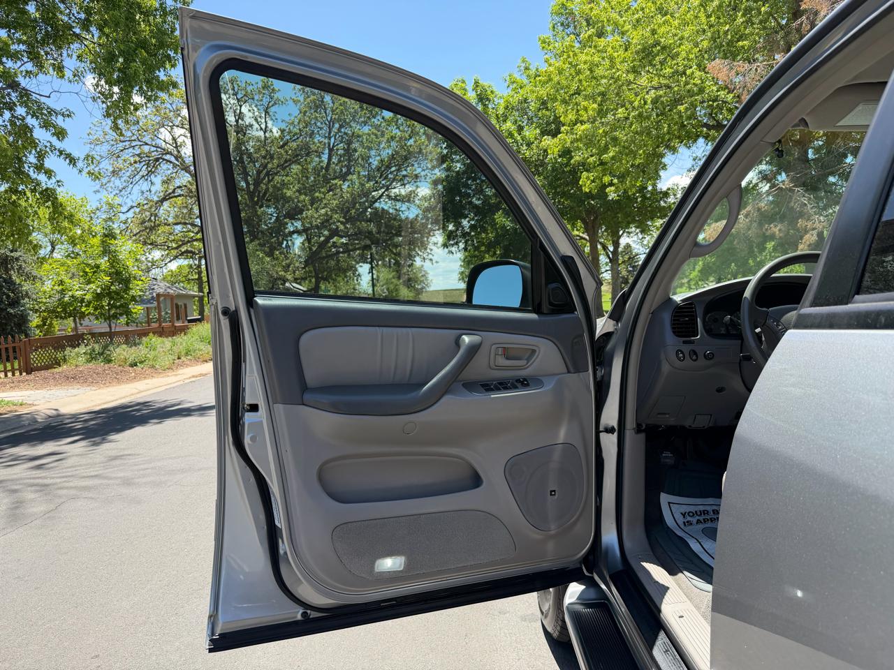 Toyota Sequoia Limited 4WD 2004