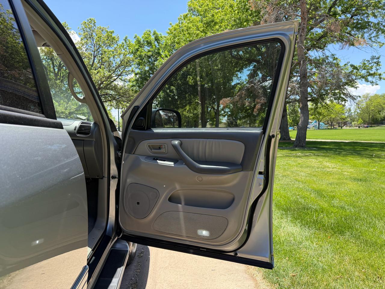 Toyota Sequoia Limited 4WD 2004