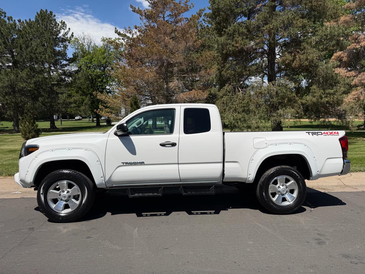 Toyota Tacoma SR5 Access Cab I4 6AT 4WD 2023