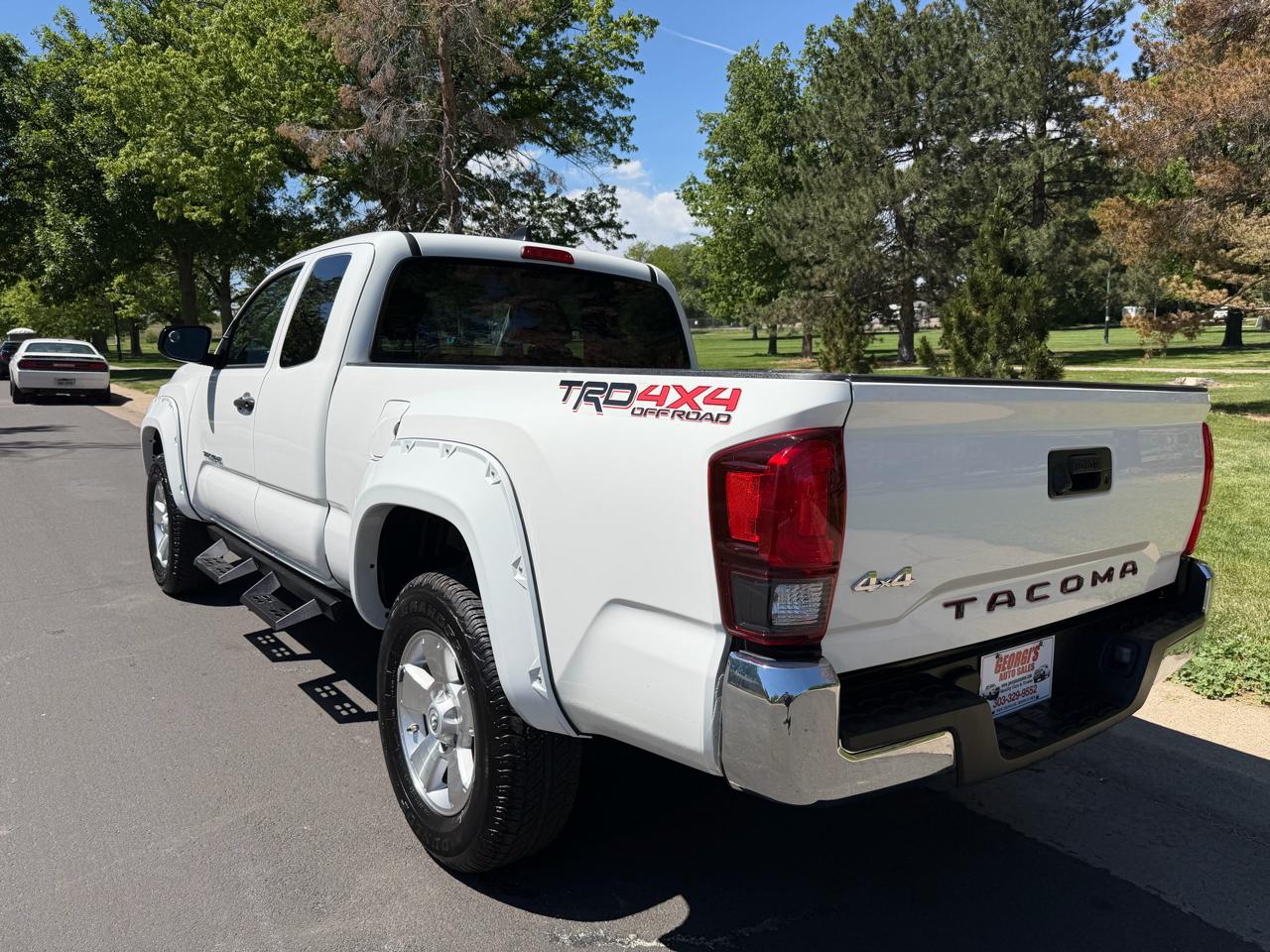 Toyota Tacoma SR5 Access Cab I4 6AT 4WD 2023