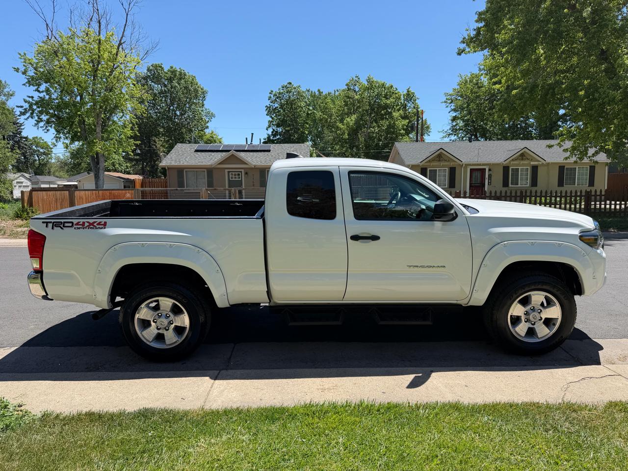 Toyota Tacoma SR5 Access Cab I4 6AT 4WD 2023