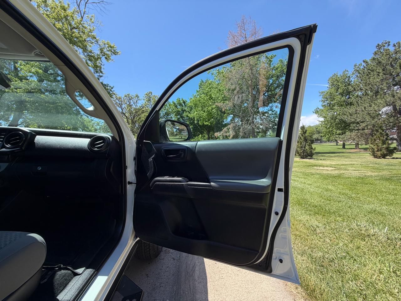 Toyota Tacoma SR5 Access Cab I4 6AT 4WD 2023