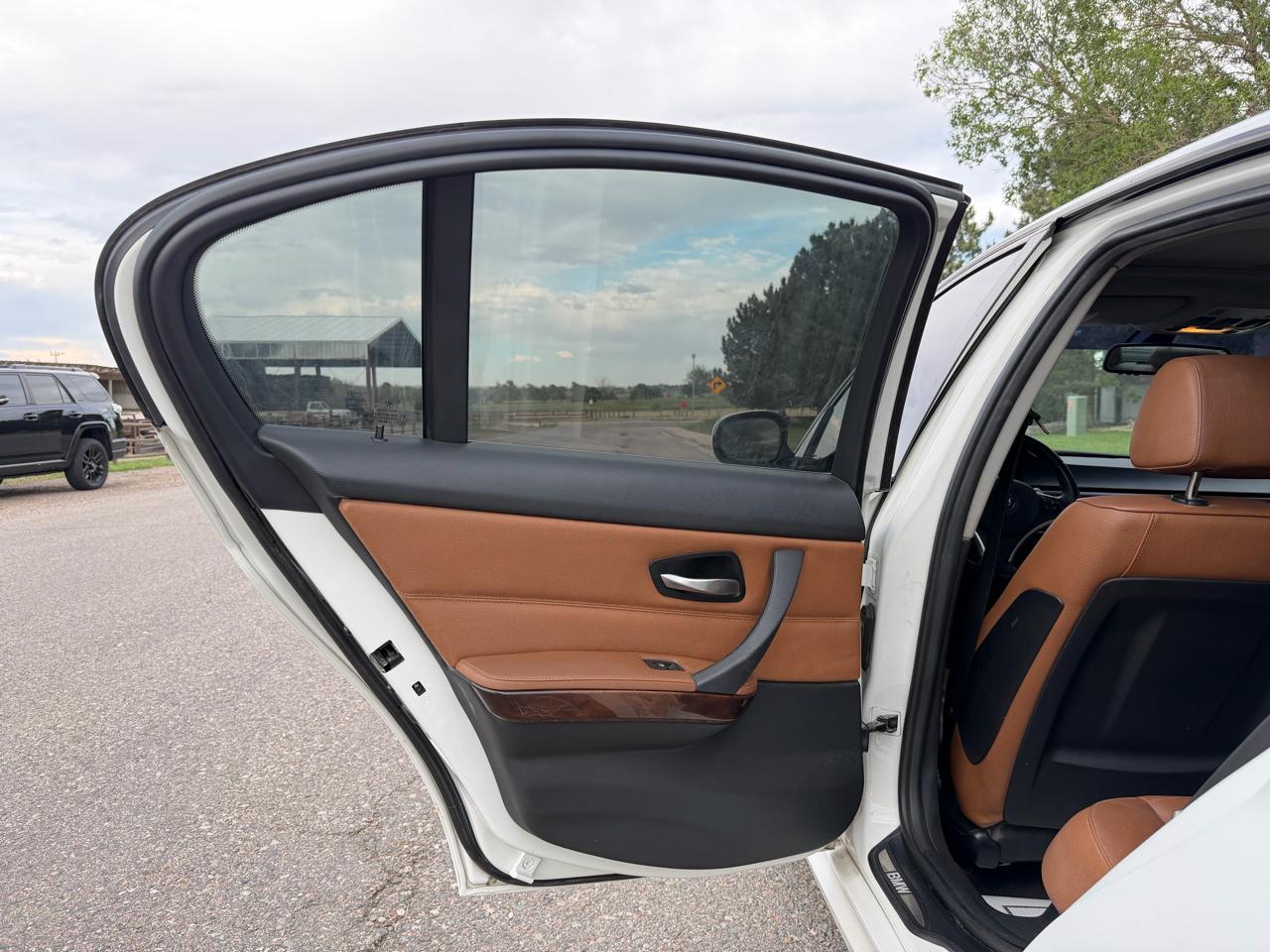 BMW 3-Series 328i xDrive 2011
