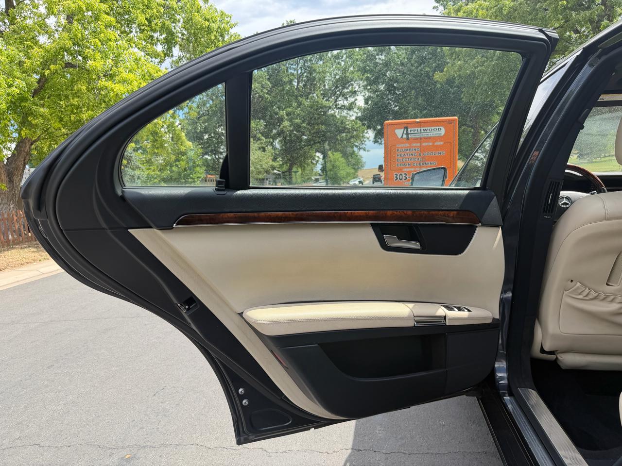 Mercedes-Benz S-Class S550 4-MATIC 2013