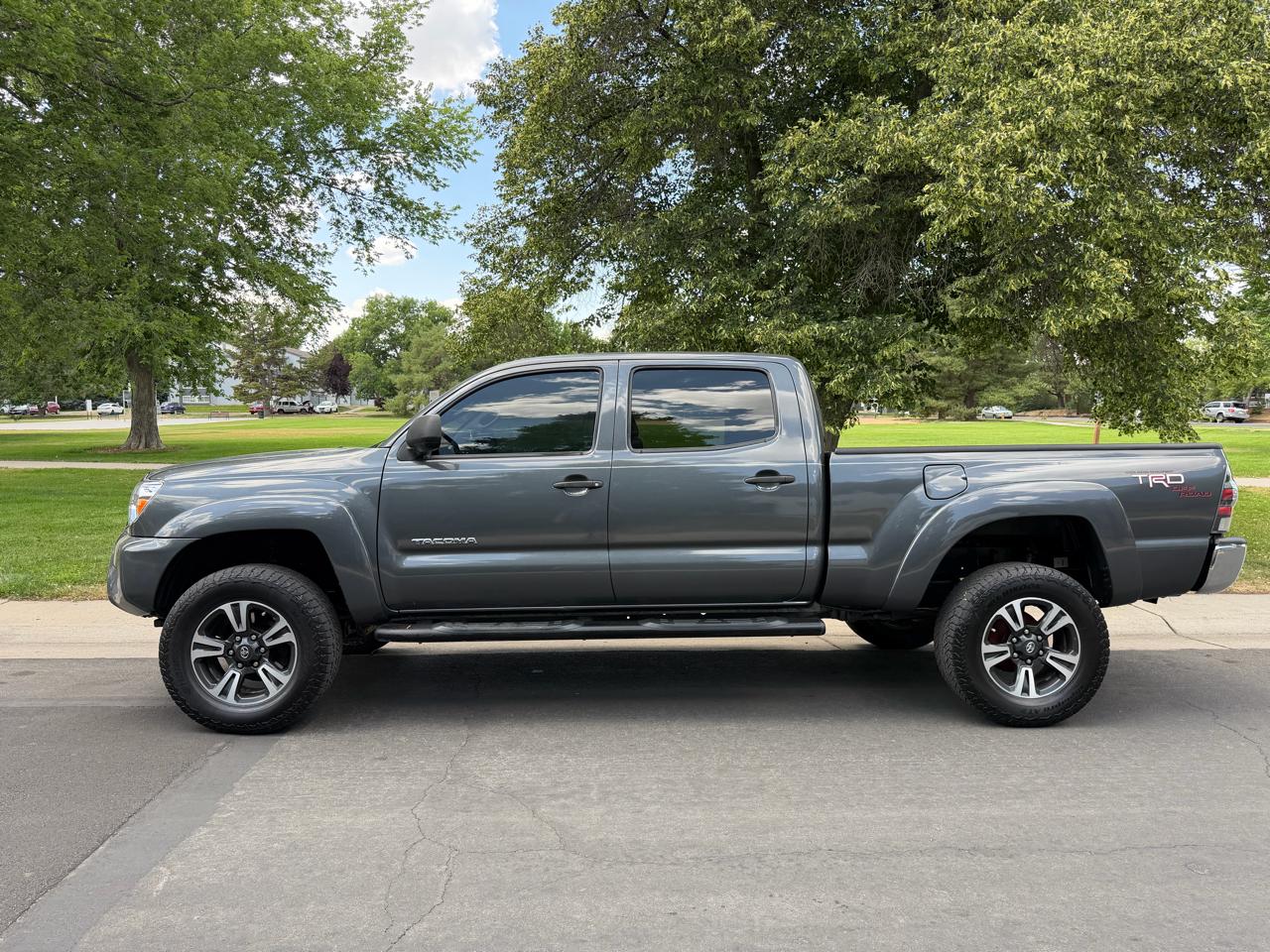 Toyota Tacoma Double Cab Long Bed V6 5AT 4WD 2015