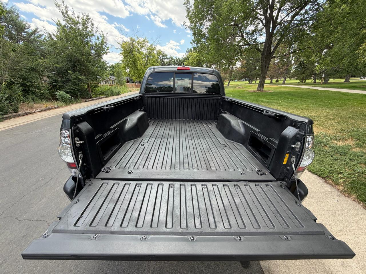 Toyota Tacoma Double Cab Long Bed V6 5AT 4WD 2015