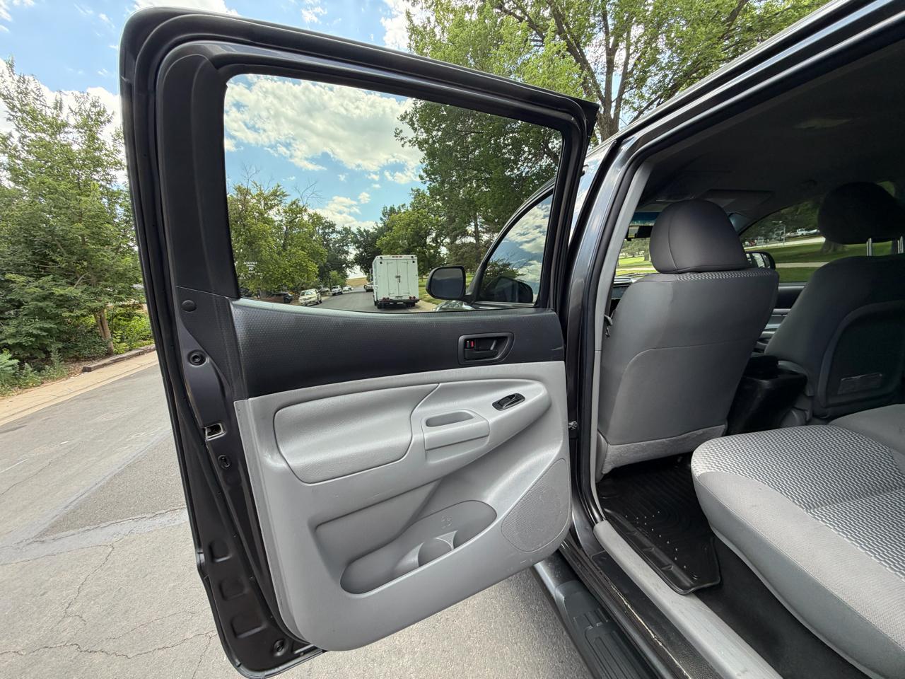 Toyota Tacoma Double Cab Long Bed V6 5AT 4WD 2015