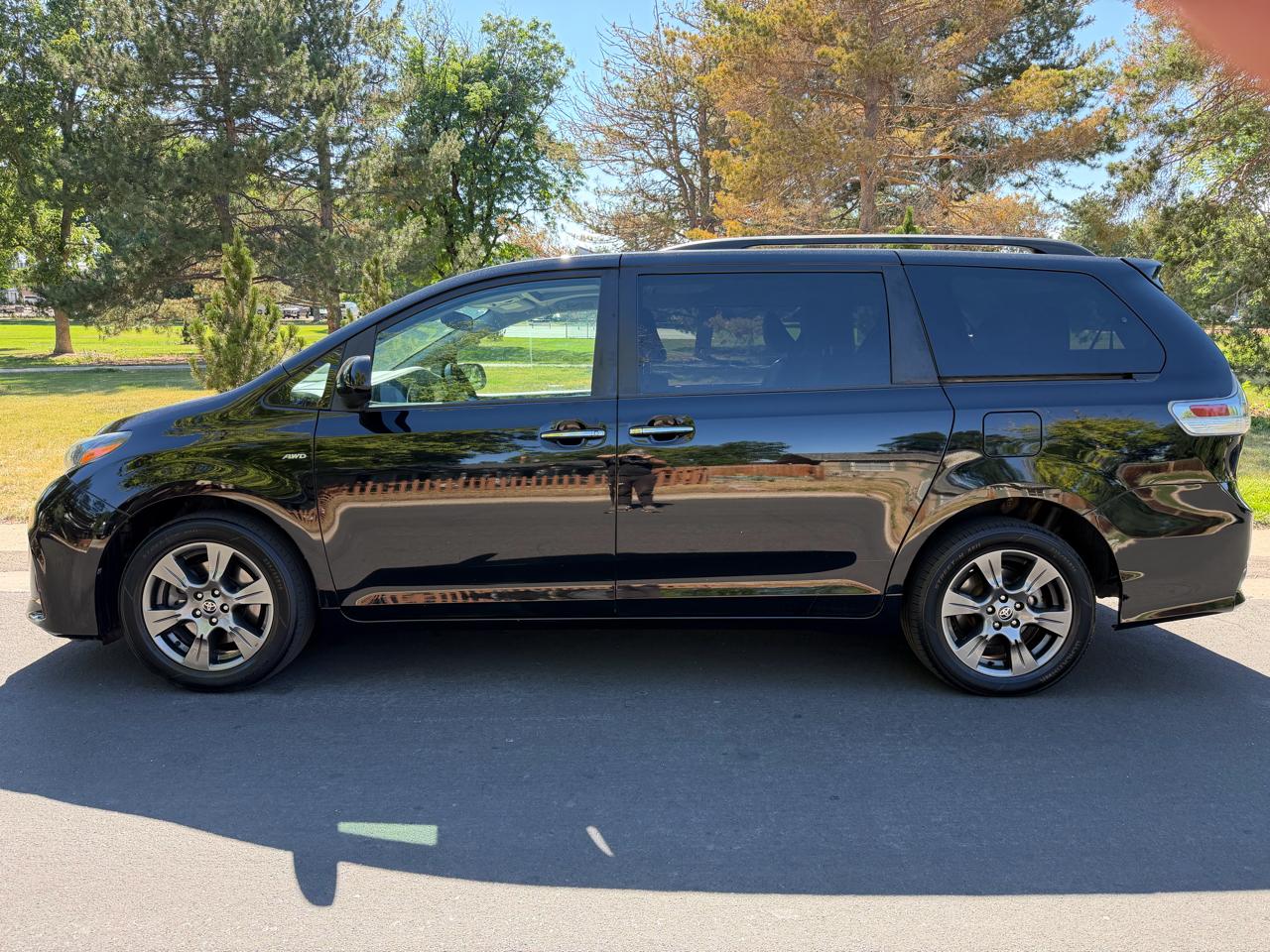 Toyota Sienna SE 7-Passenger AWD 2020