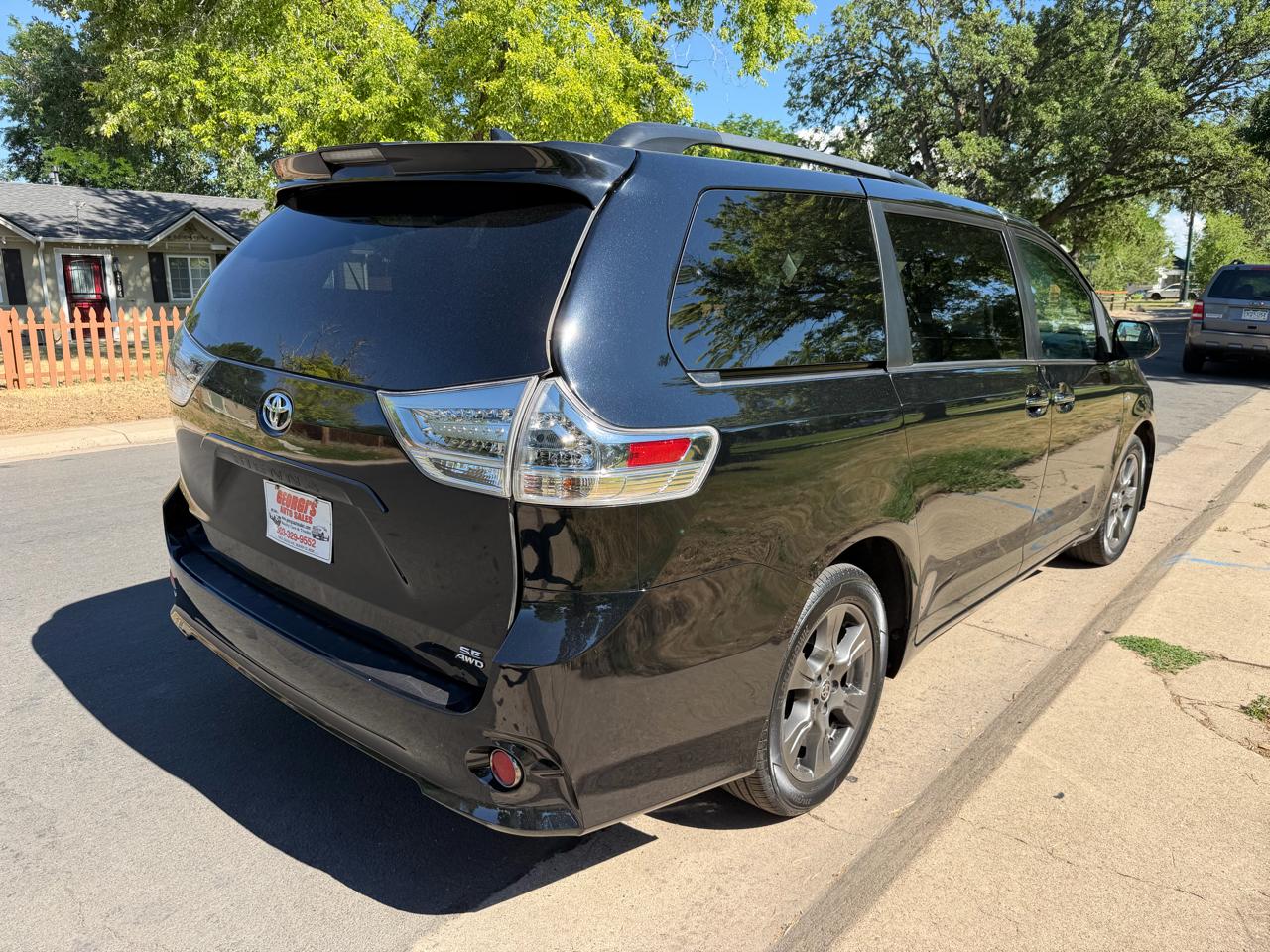 Toyota Sienna SE 7-Passenger AWD 2020