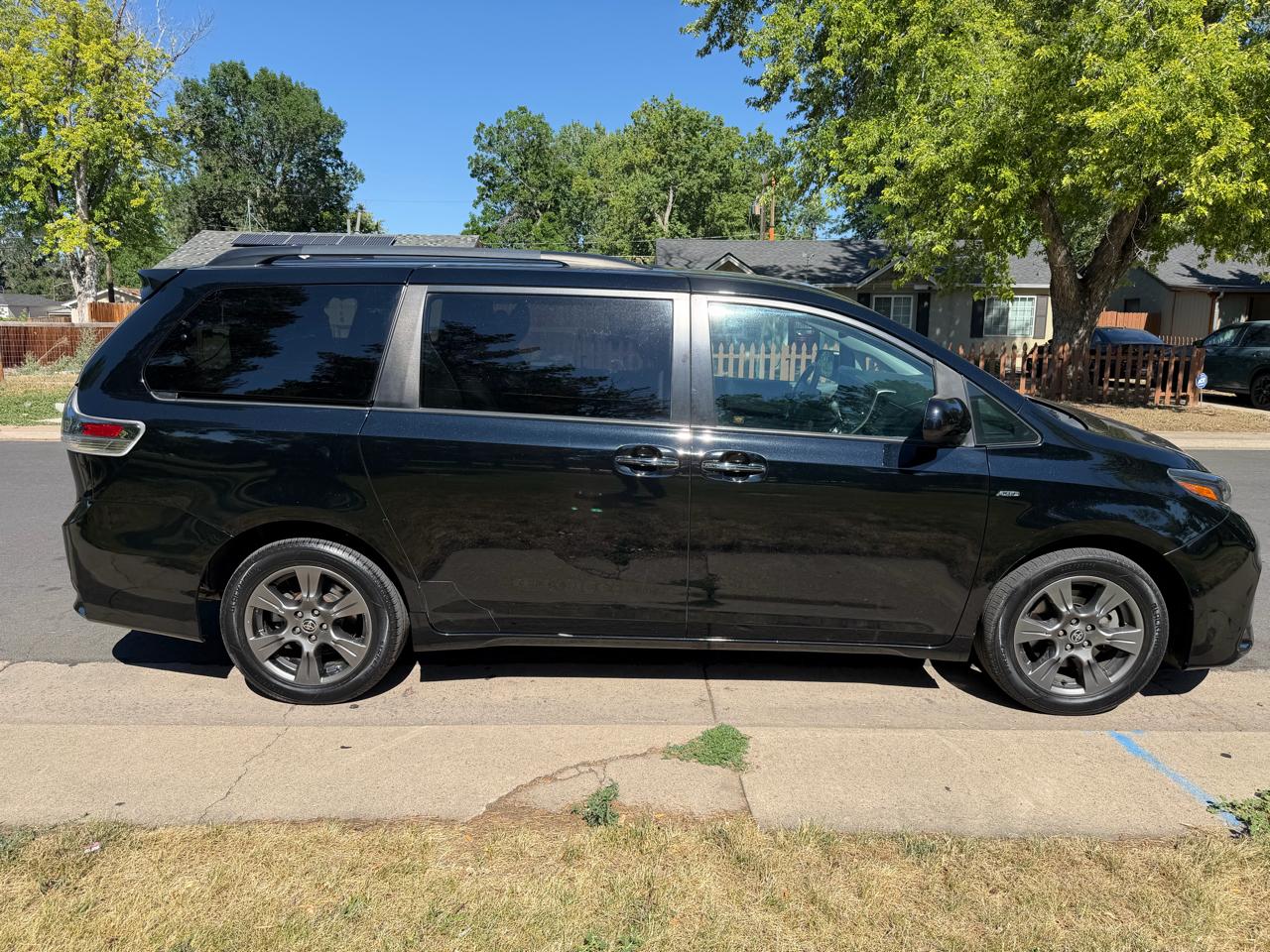 Toyota Sienna SE 7-Passenger AWD 2020