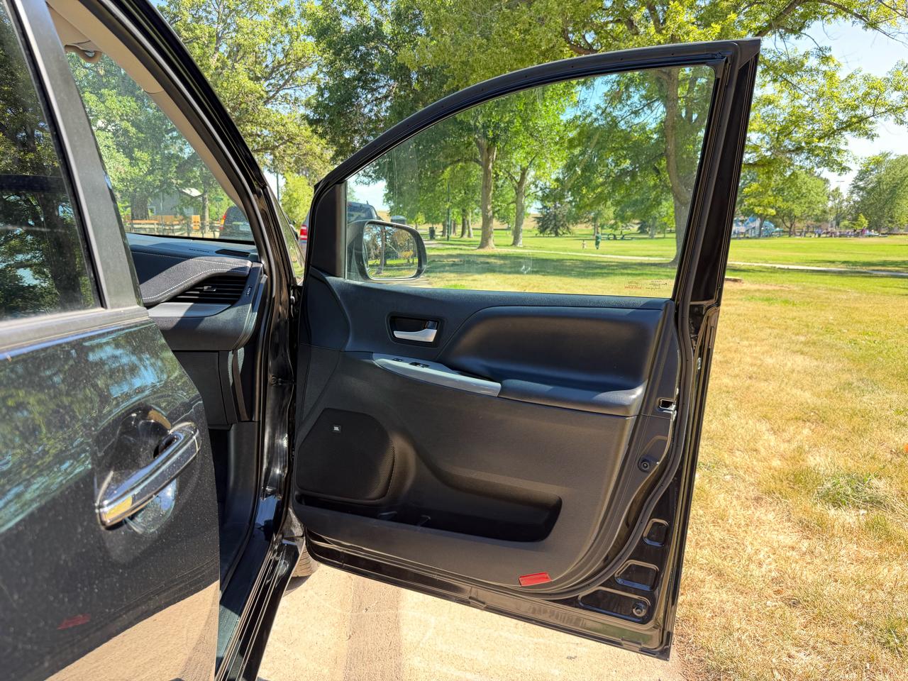 Toyota Sienna SE 7-Passenger AWD 2020