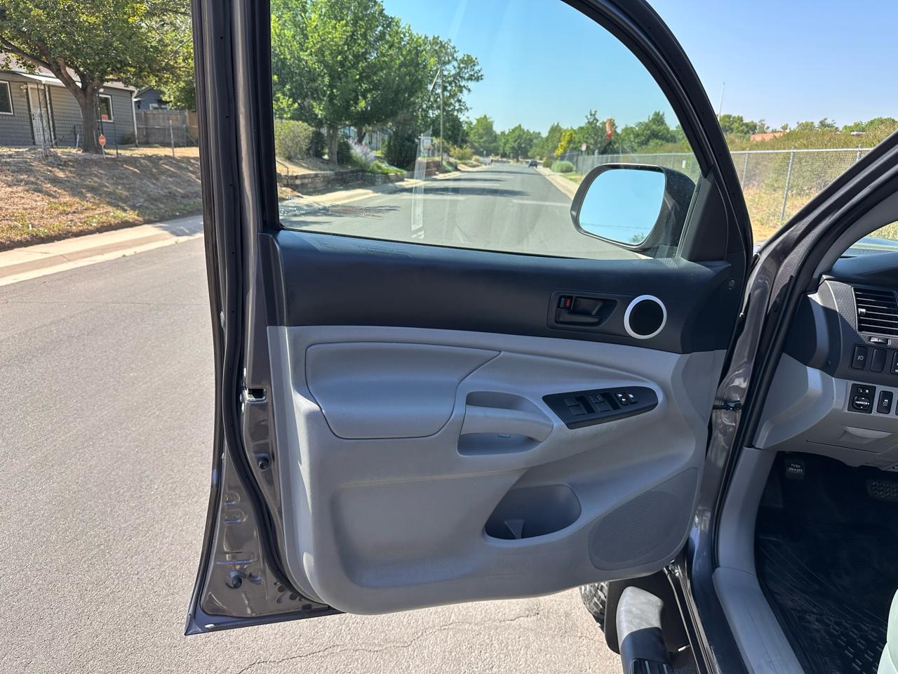 Toyota Tacoma Double Cab Long Bed V6 5AT 4WD 2015