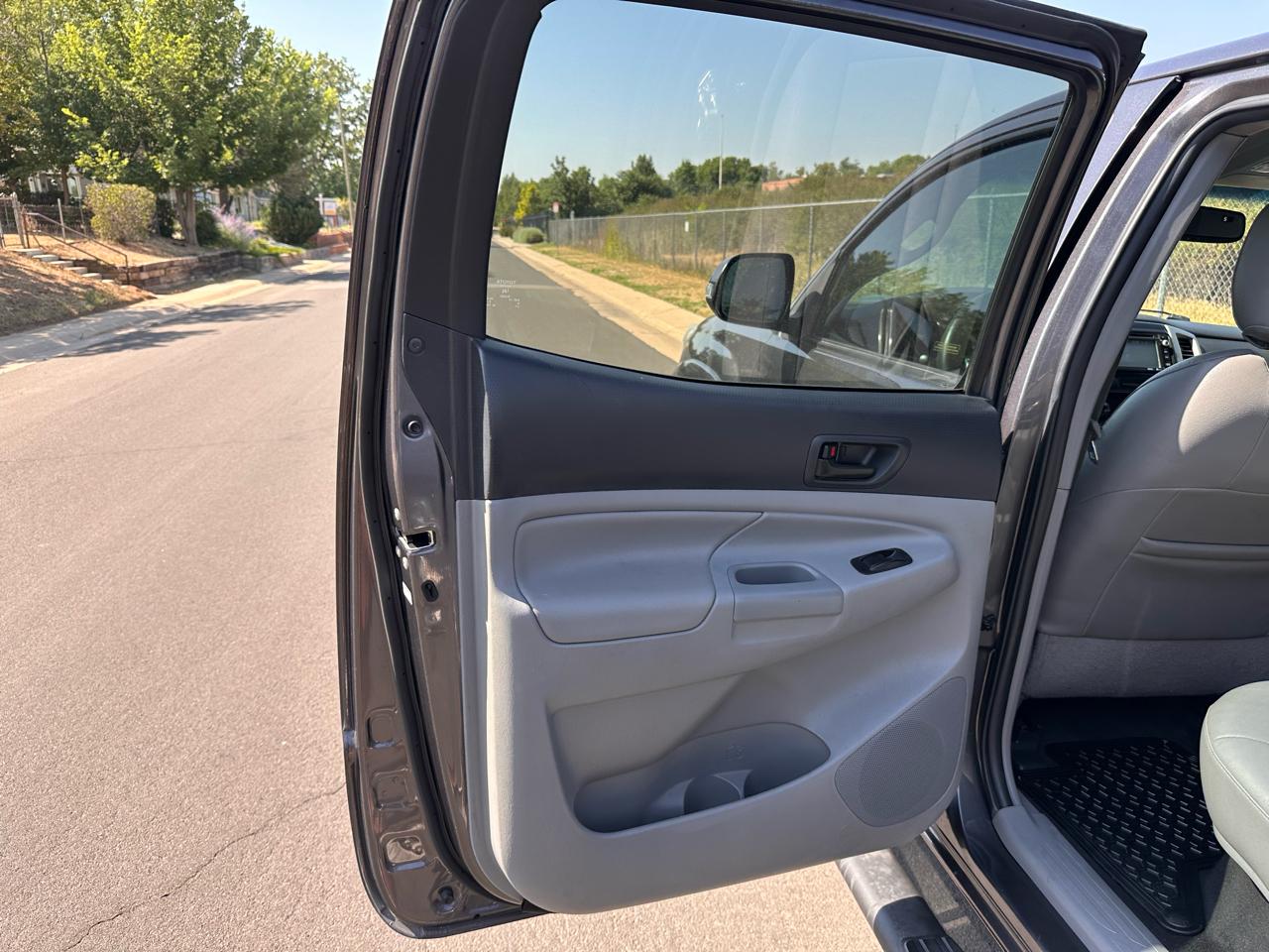 Toyota Tacoma Double Cab Long Bed V6 5AT 4WD 2015