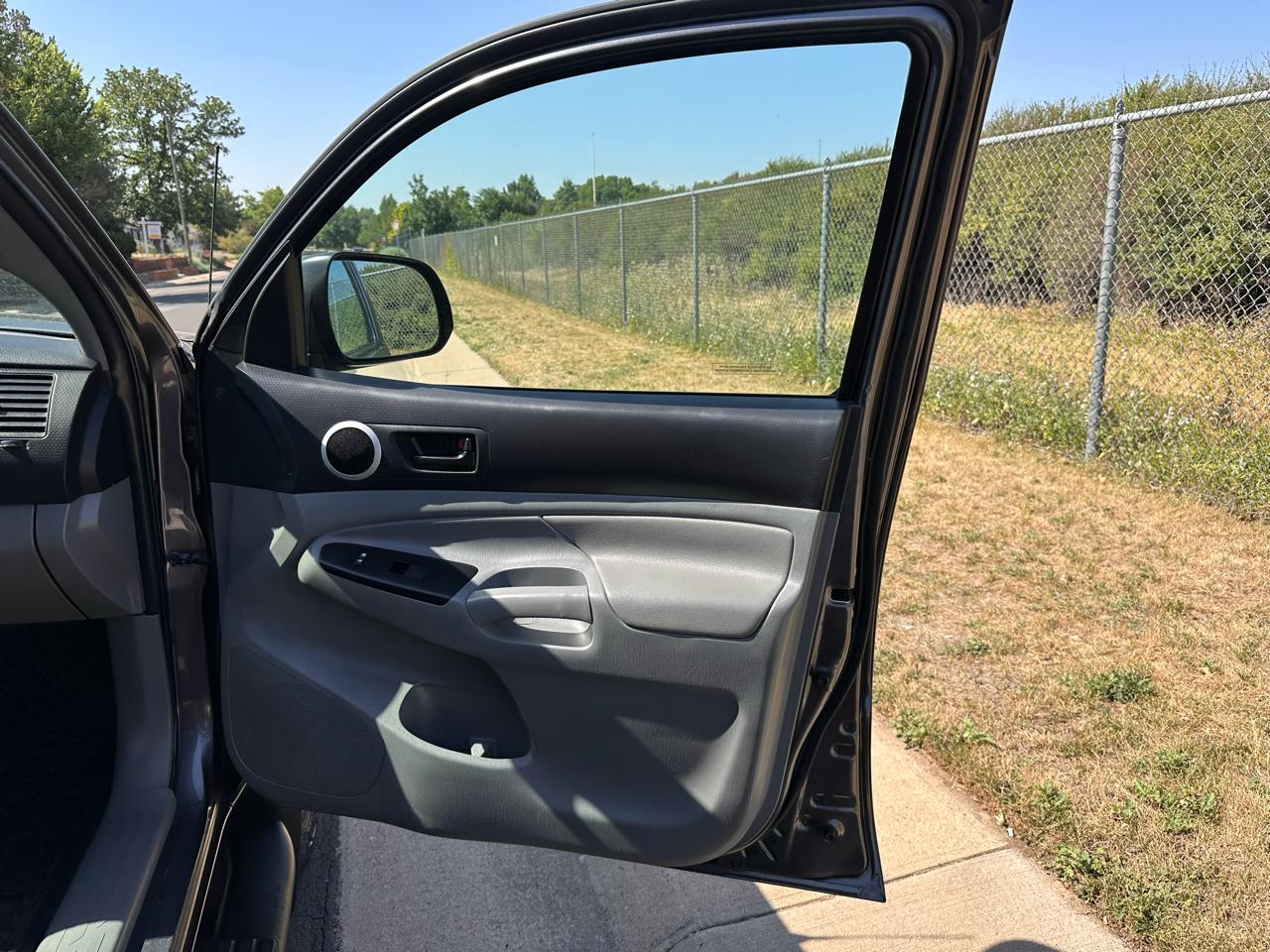 Toyota Tacoma Double Cab Long Bed V6 5AT 4WD 2015