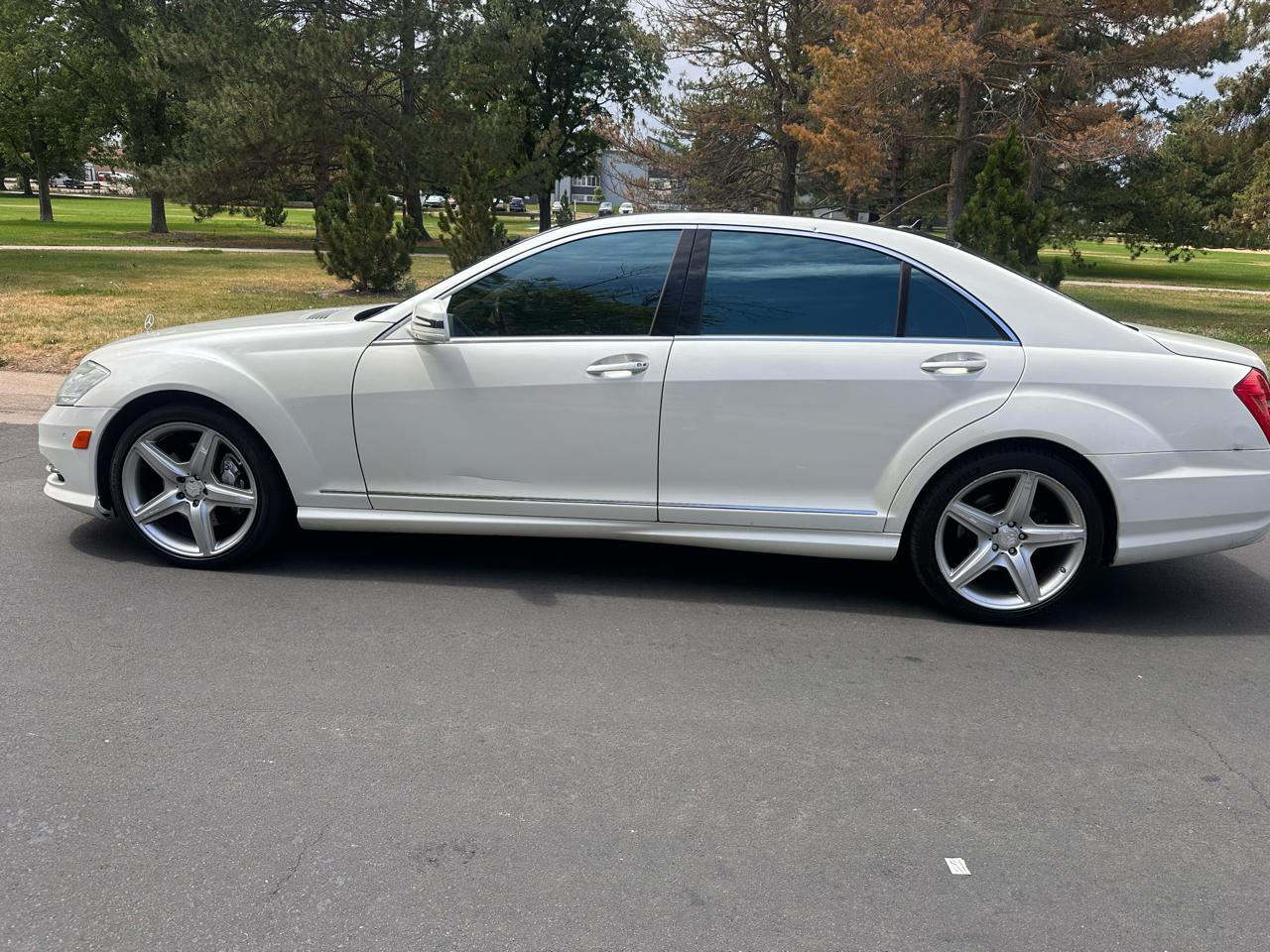 Mercedes-Benz S-Class S550 4-MATIC 2013