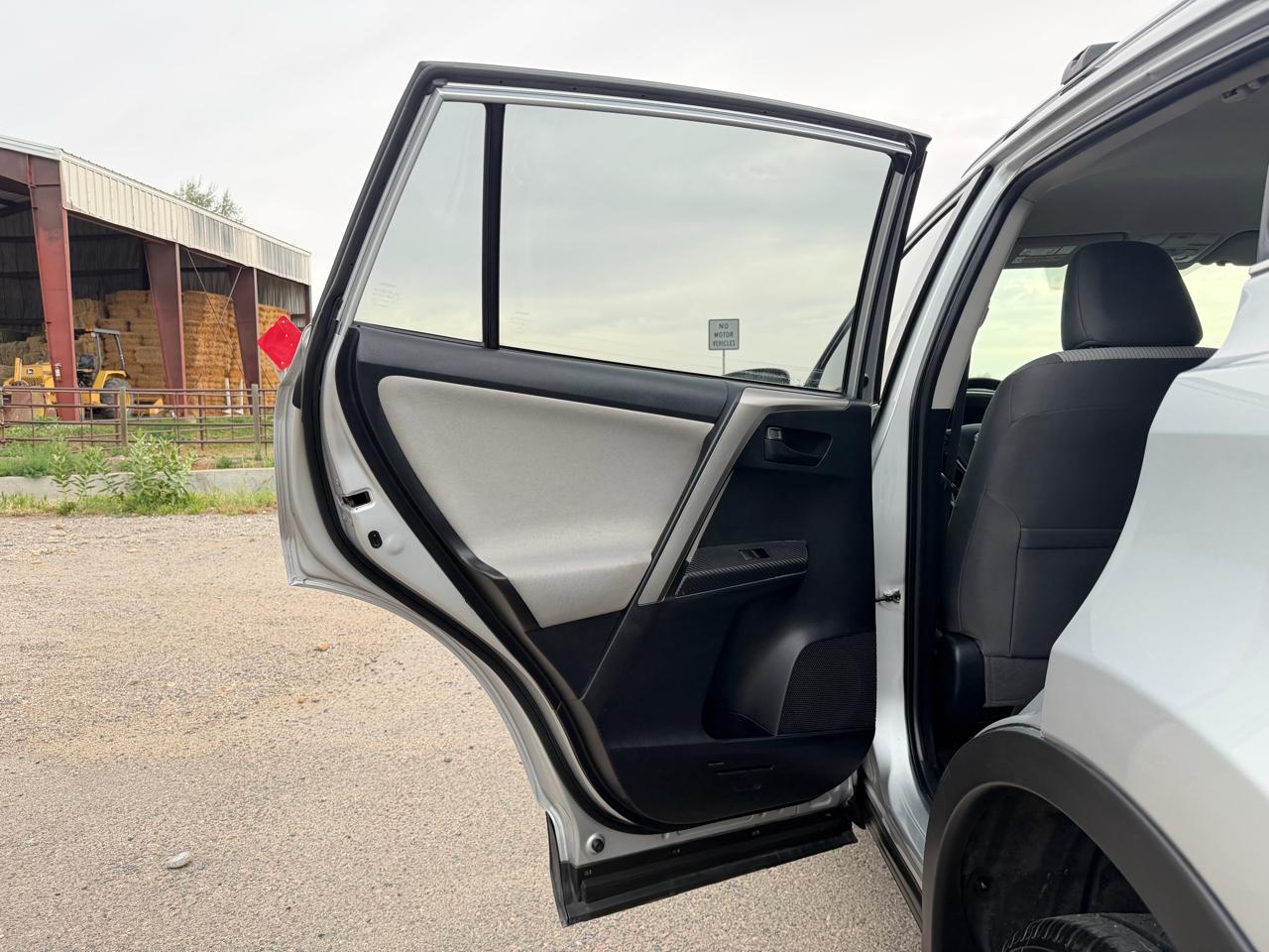 Toyota RAV4 LE AWD 2015