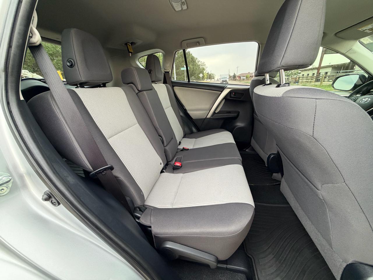 Toyota RAV4 LE AWD 2015