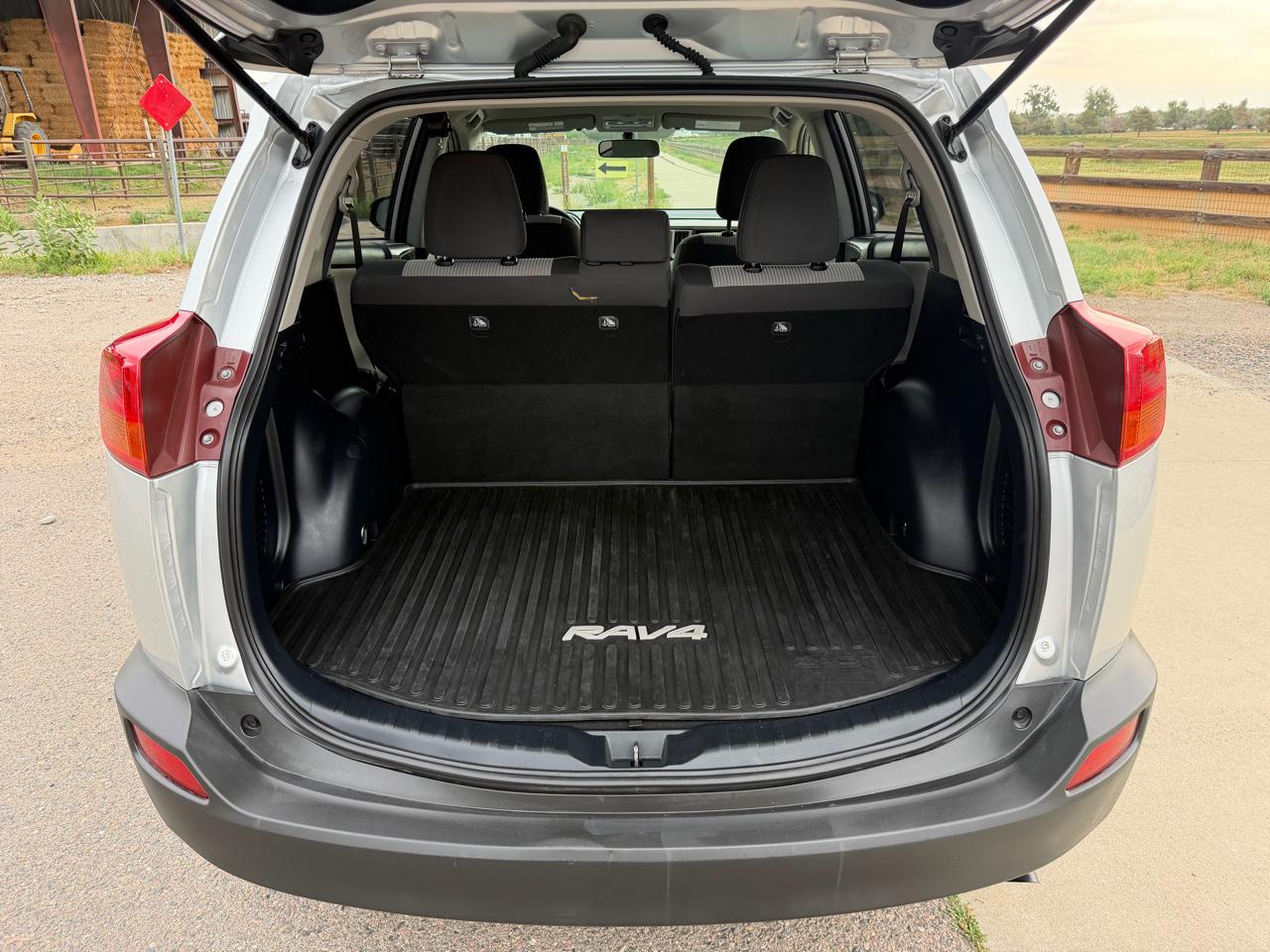 Toyota RAV4 LE AWD 2015
