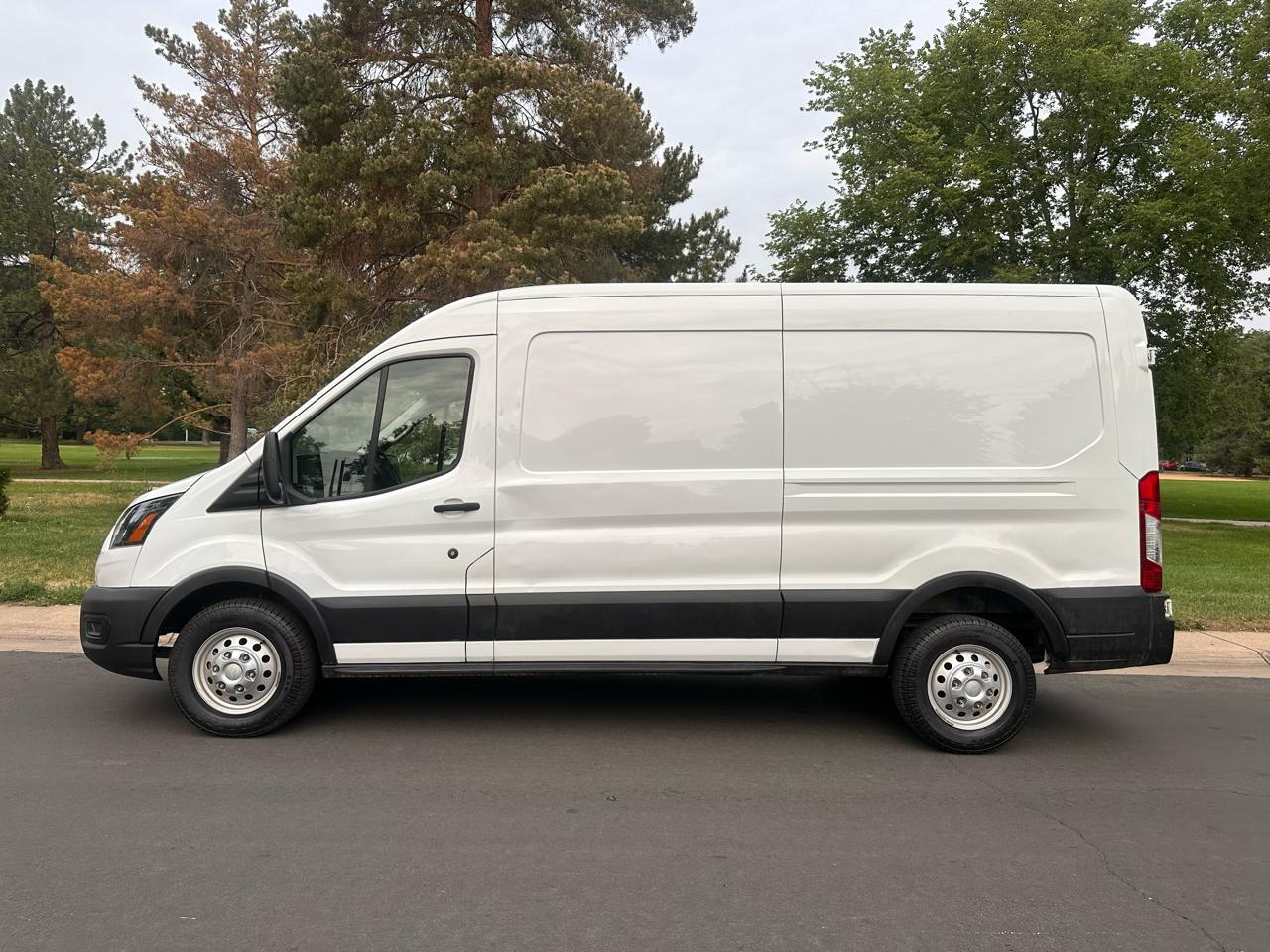 Ford Transit 250 Van Med. Roof w/Sliding Pass. 148-in. WB 2023