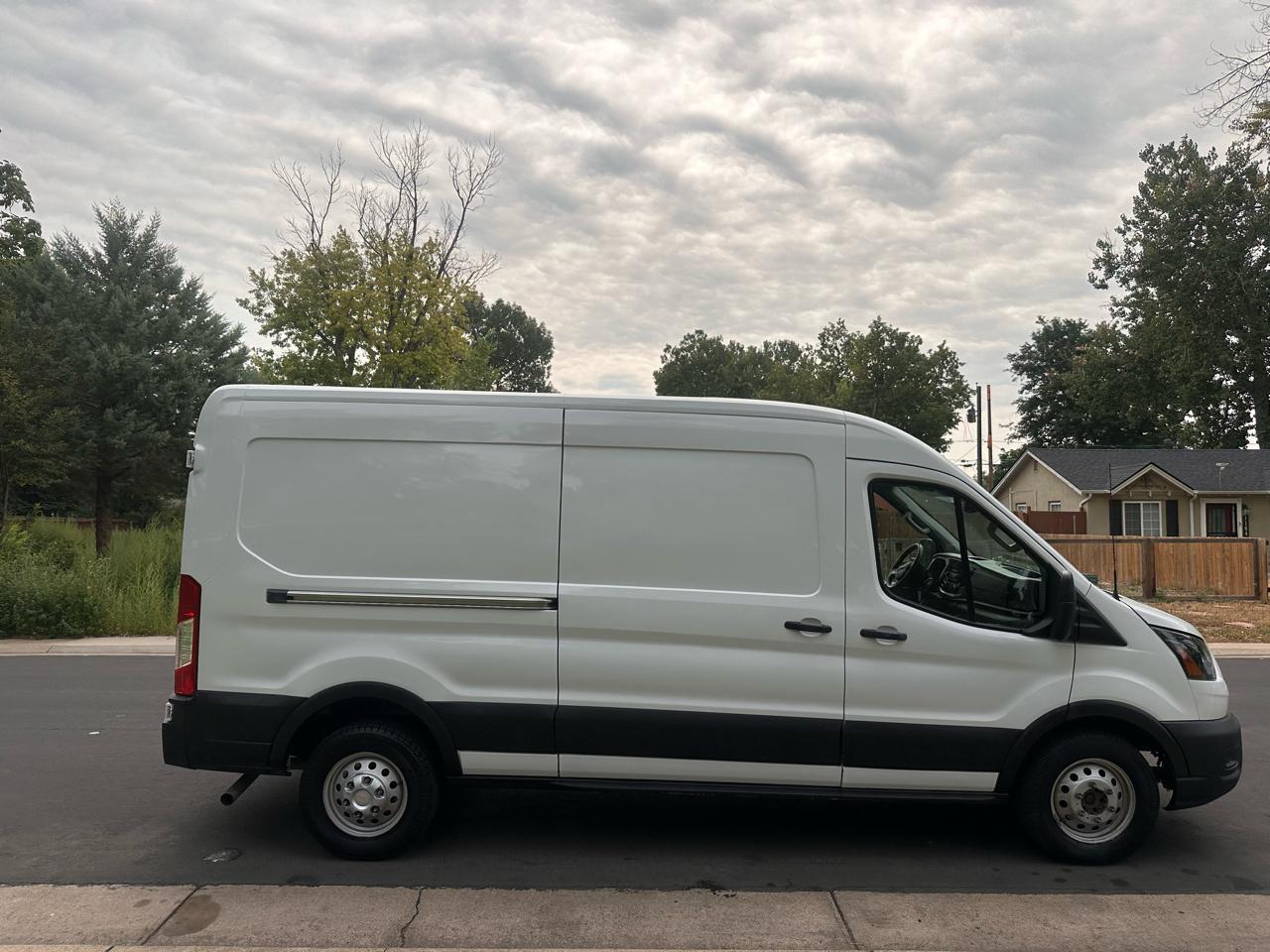 Ford Transit 250 Van Med. Roof w/Sliding Pass. 148-in. WB 2023