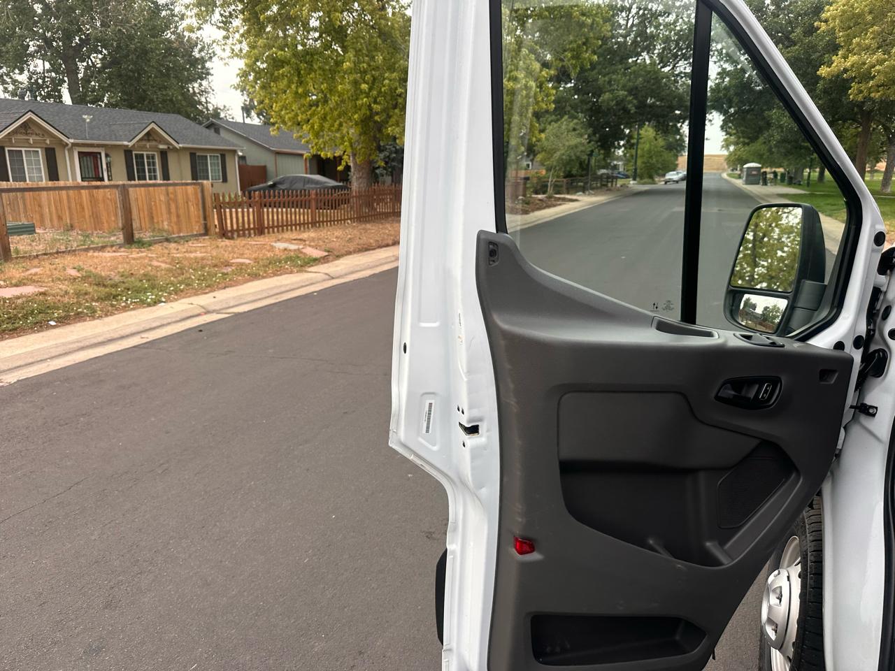 Ford Transit 250 Van Med. Roof w/Sliding Pass. 148-in. WB 2023