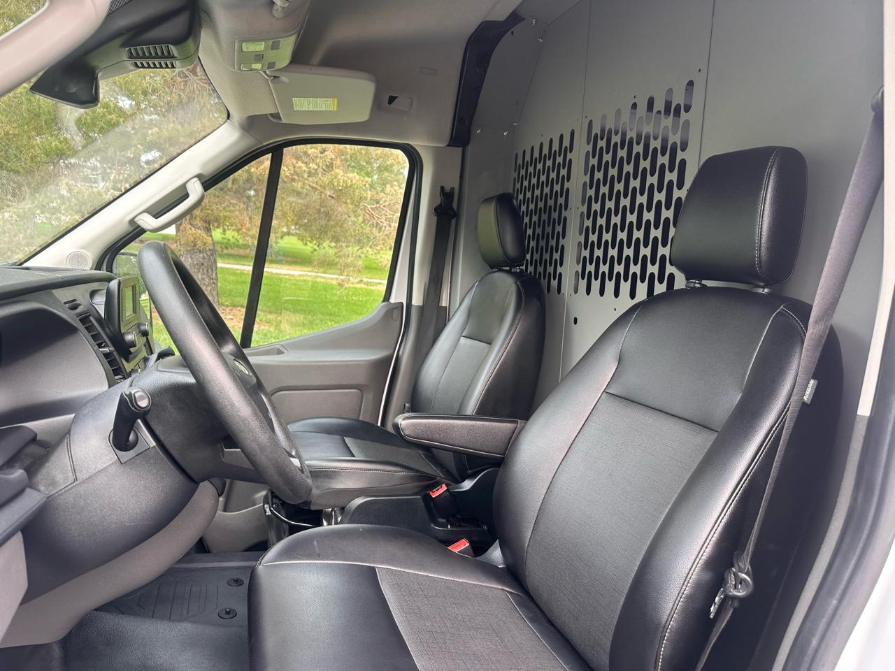 Ford Transit 250 Van Med. Roof w/Sliding Pass. 148-in. WB 2023