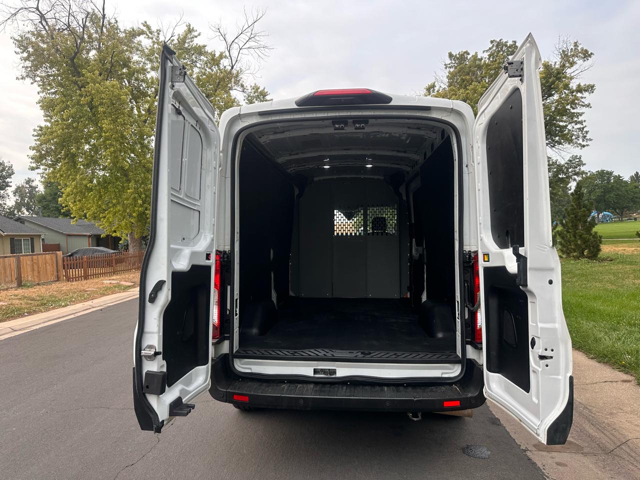 Ford Transit 250 Van Med. Roof w/Sliding Pass. 148-in. WB 2023