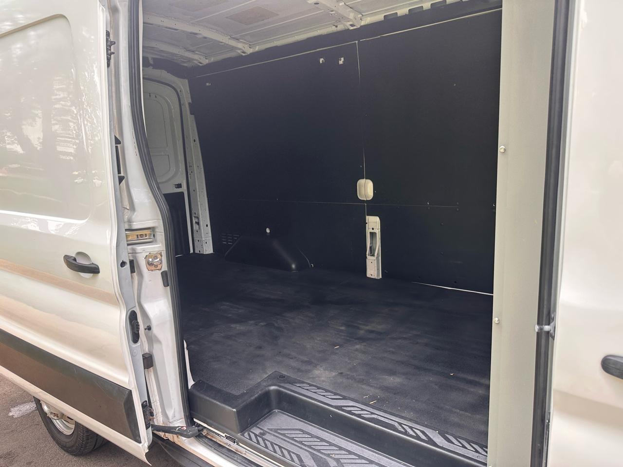 Ford Transit 250 Van Med. Roof w/Sliding Pass. 148-in. WB 2023