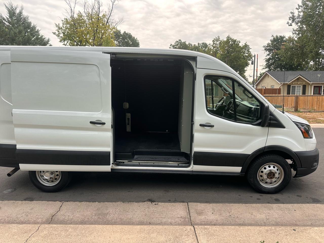 Ford Transit 250 Van Med. Roof w/Sliding Pass. 148-in. WB 2023