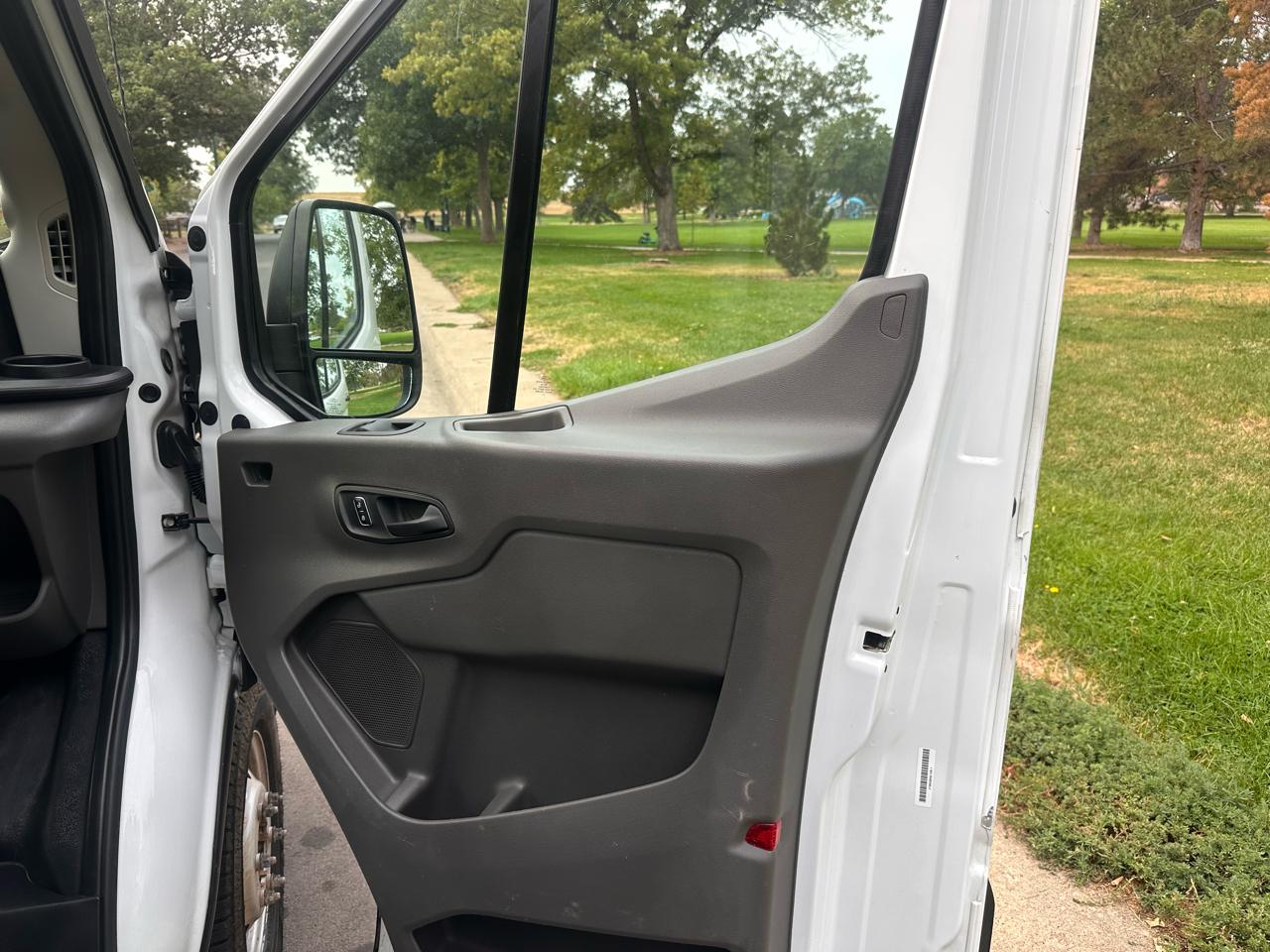 Ford Transit 250 Van Med. Roof w/Sliding Pass. 148-in. WB 2023