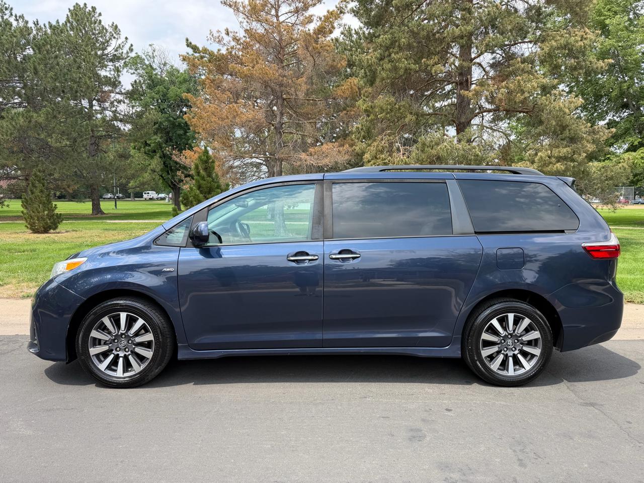 Toyota Sienna XLE 7-Passenger AWD 2019