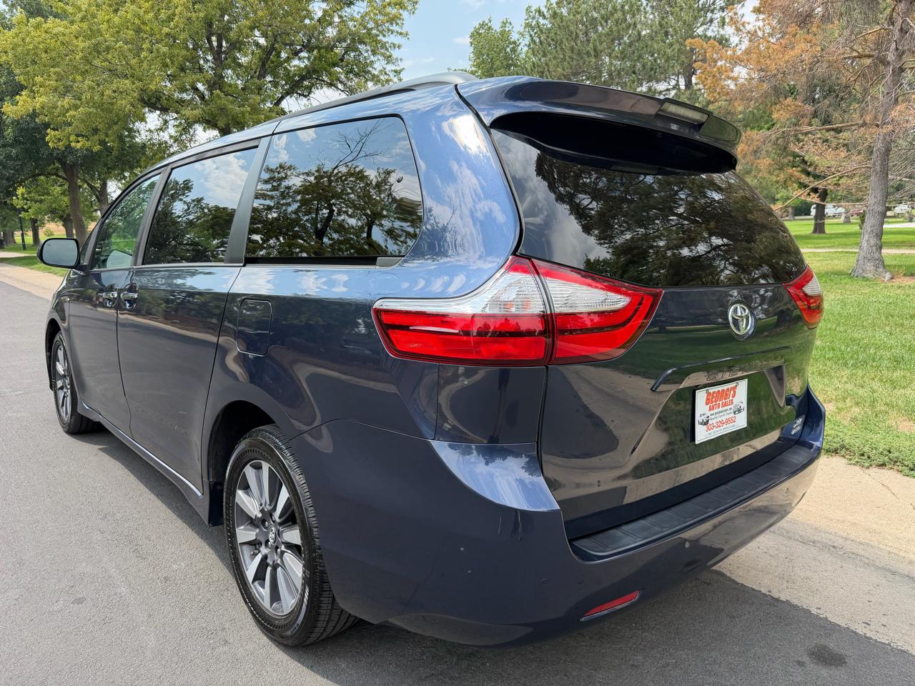 Toyota Sienna XLE 7-Passenger AWD 2019