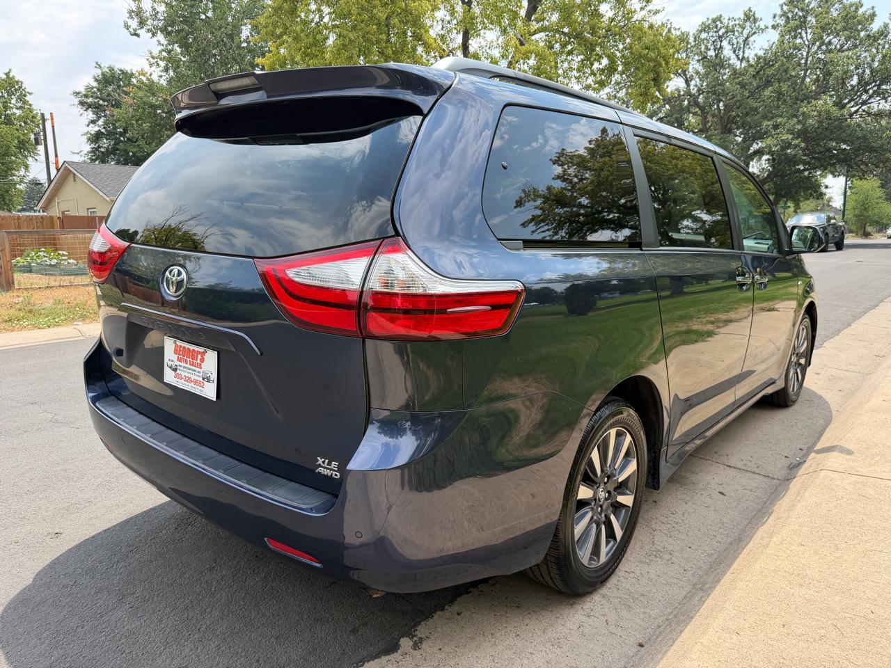 Toyota Sienna XLE 7-Passenger AWD 2019