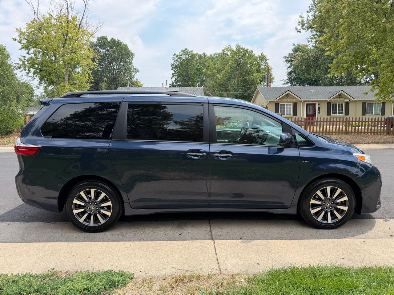 Toyota Sienna XLE 7-Passenger AWD 2019