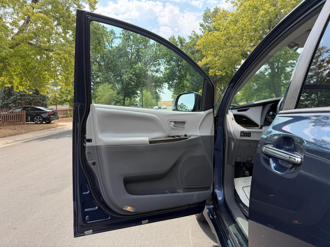 Toyota Sienna XLE 7-Passenger AWD 2019