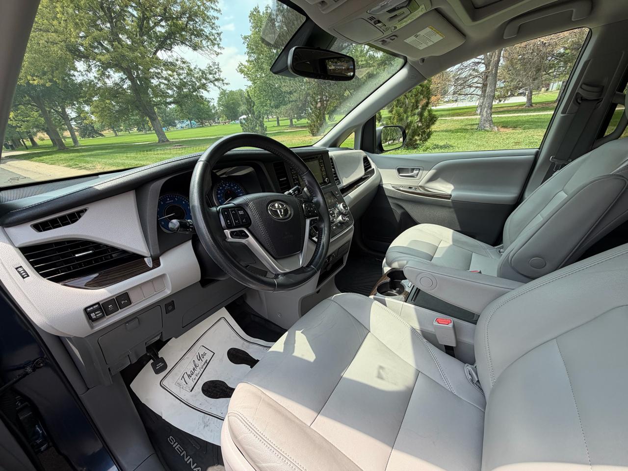 Toyota Sienna XLE 7-Passenger AWD 2019
