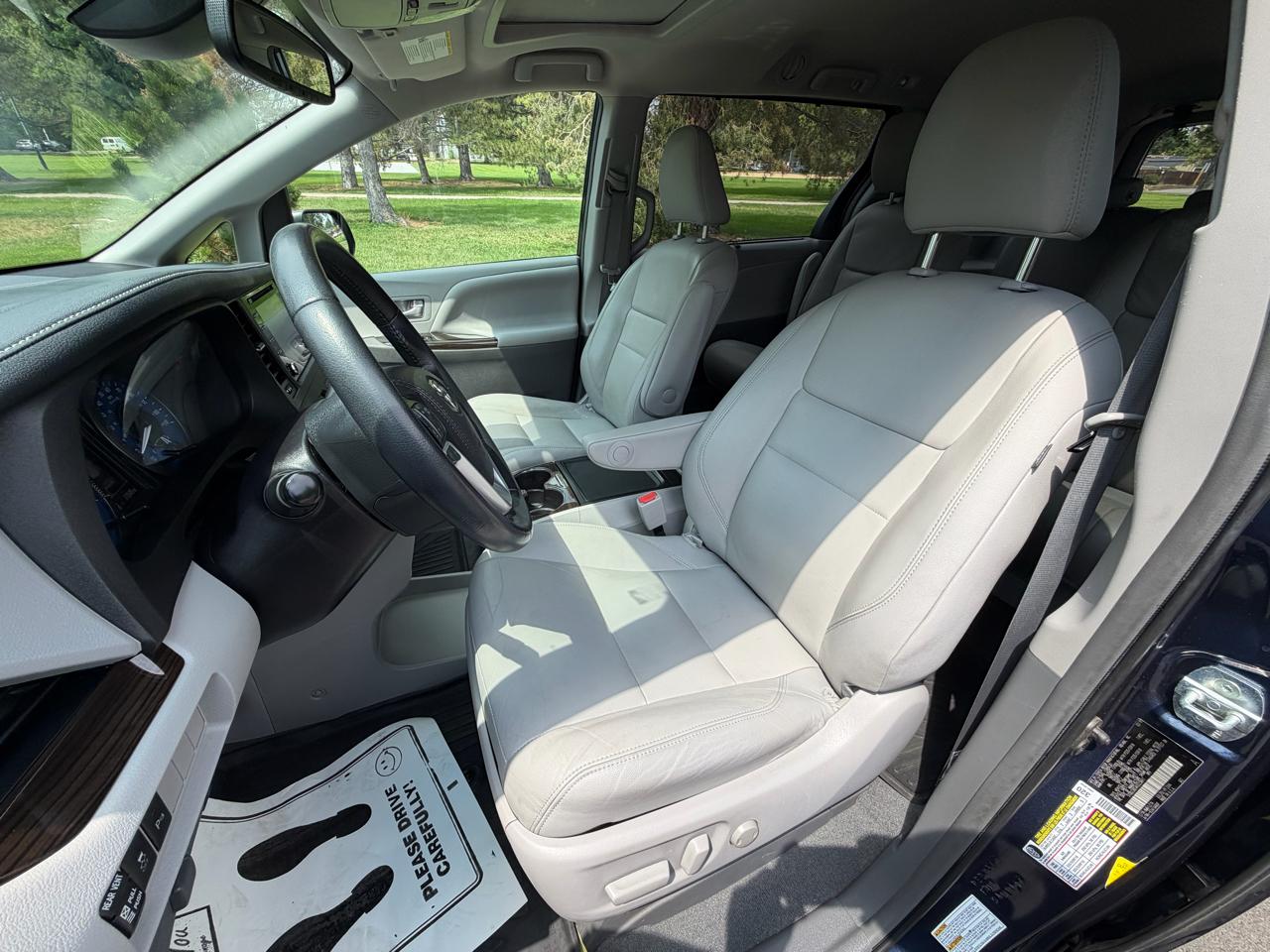 Toyota Sienna XLE 7-Passenger AWD 2019