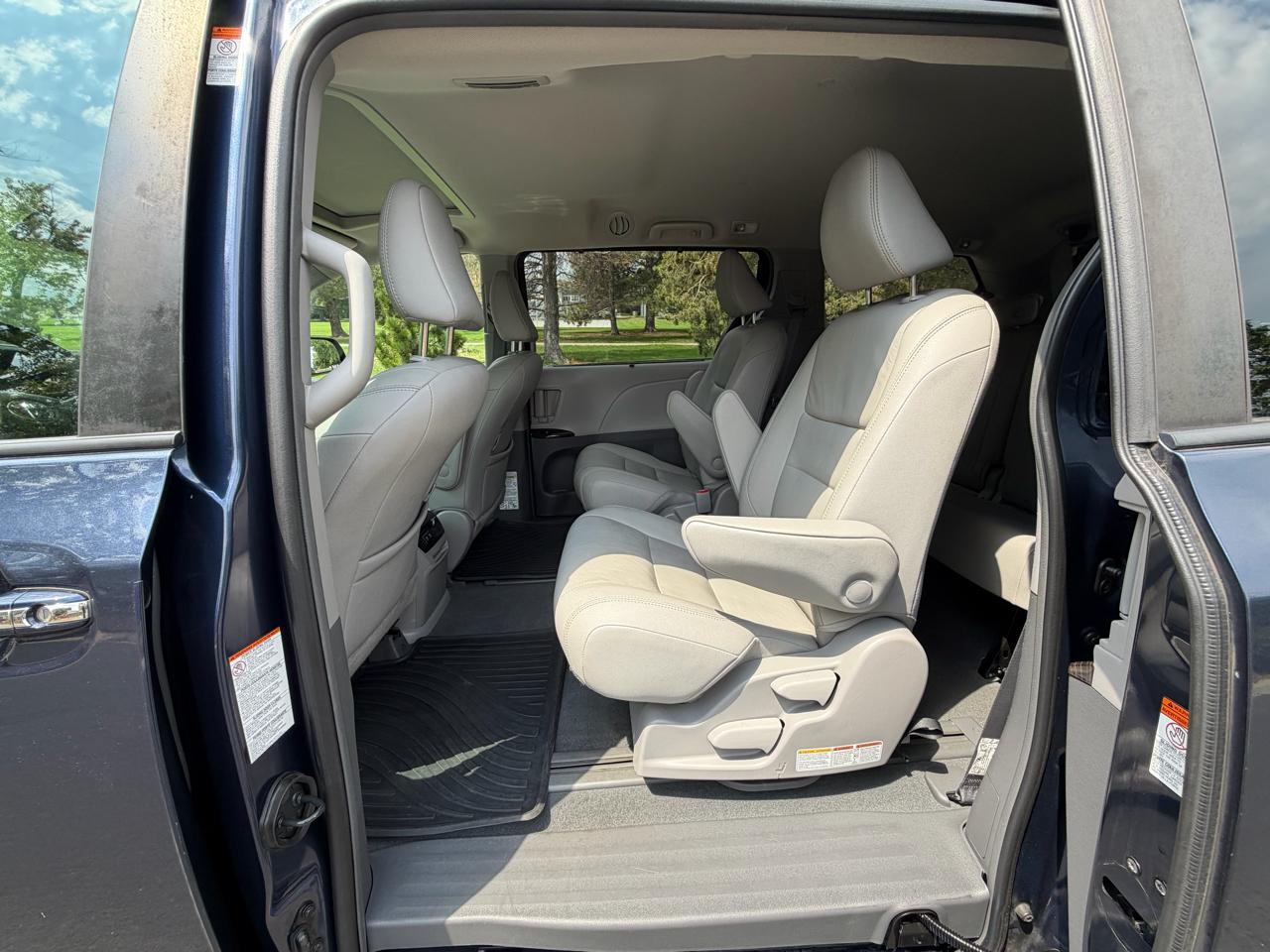 Toyota Sienna XLE 7-Passenger AWD 2019