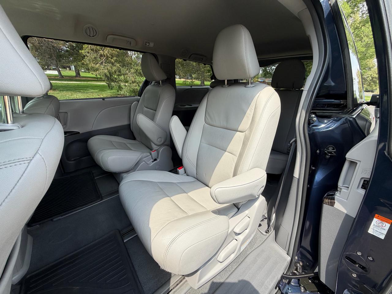 Toyota Sienna XLE 7-Passenger AWD 2019