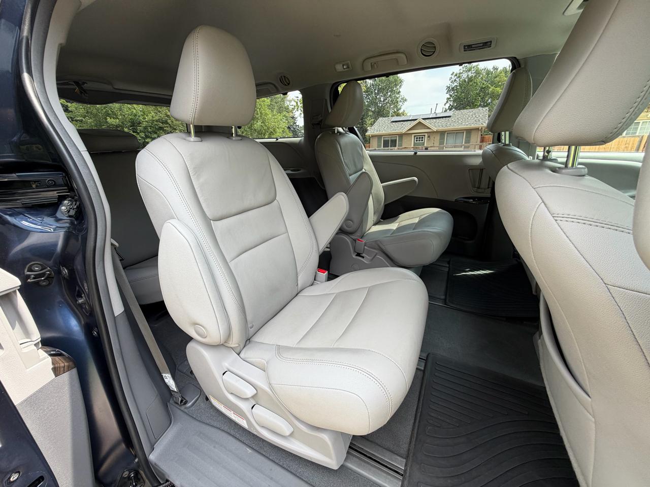 Toyota Sienna XLE 7-Passenger AWD 2019
