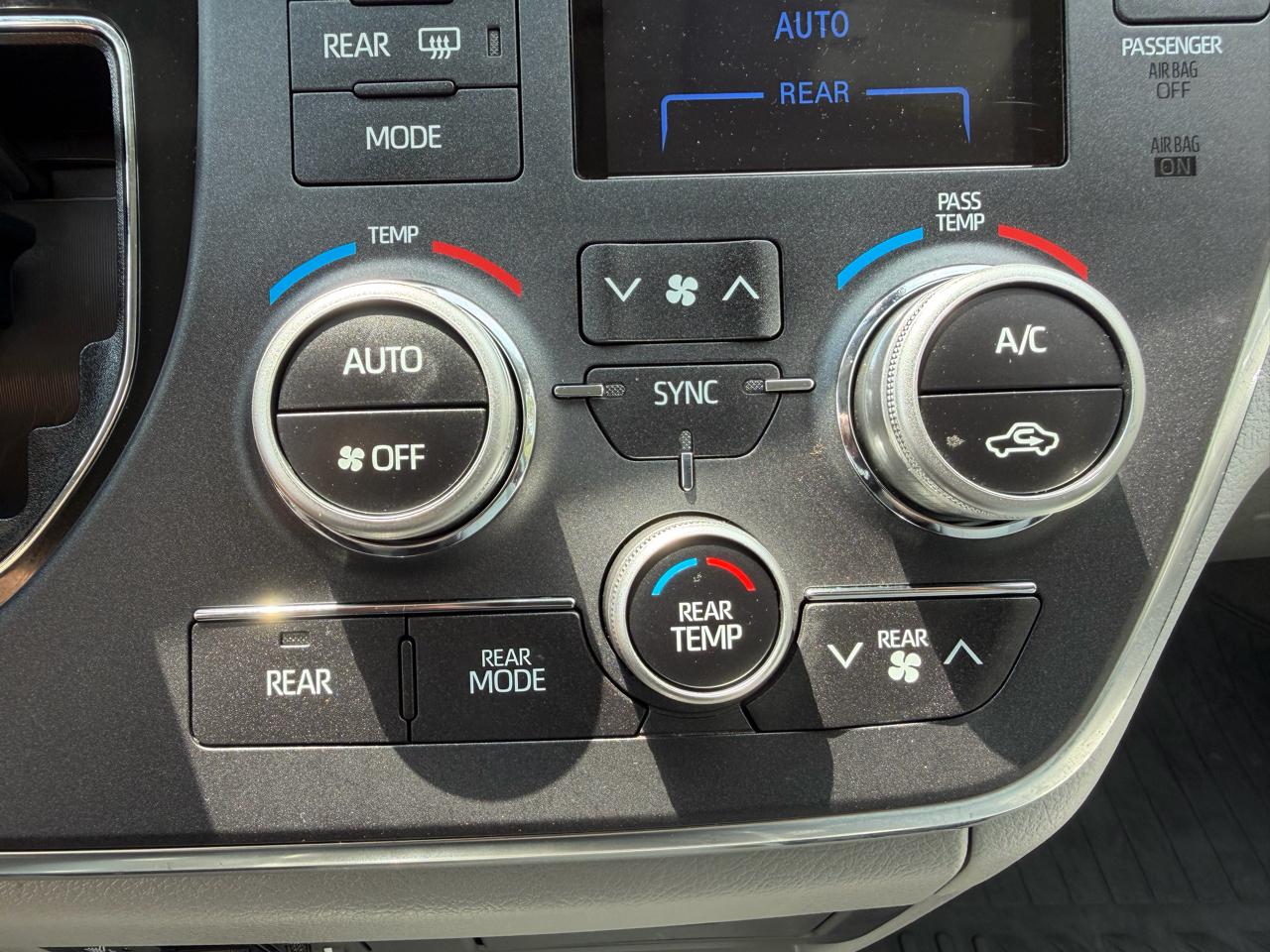 Toyota Sienna XLE 7-Passenger AWD 2019