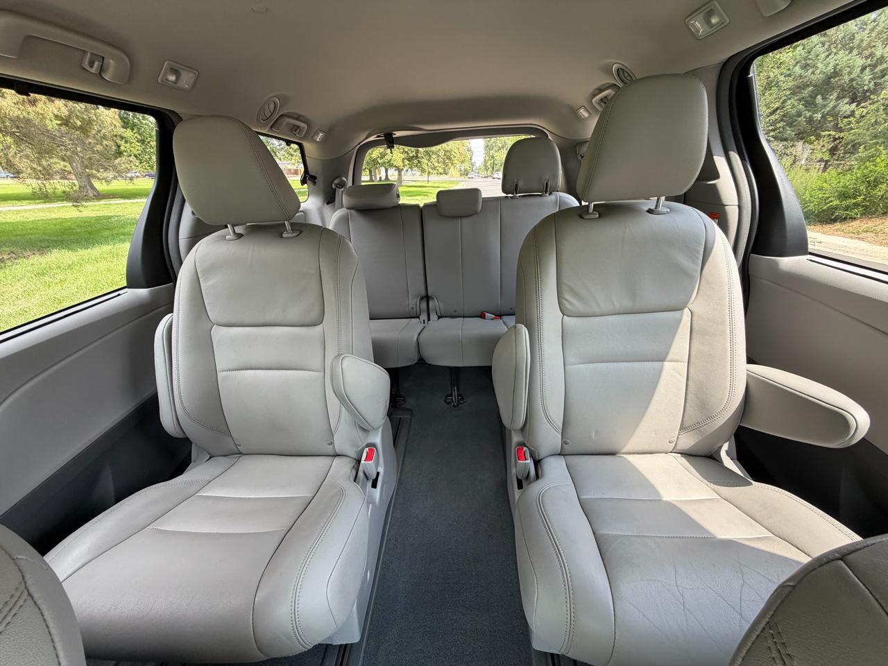 Toyota Sienna XLE 7-Passenger AWD 2019