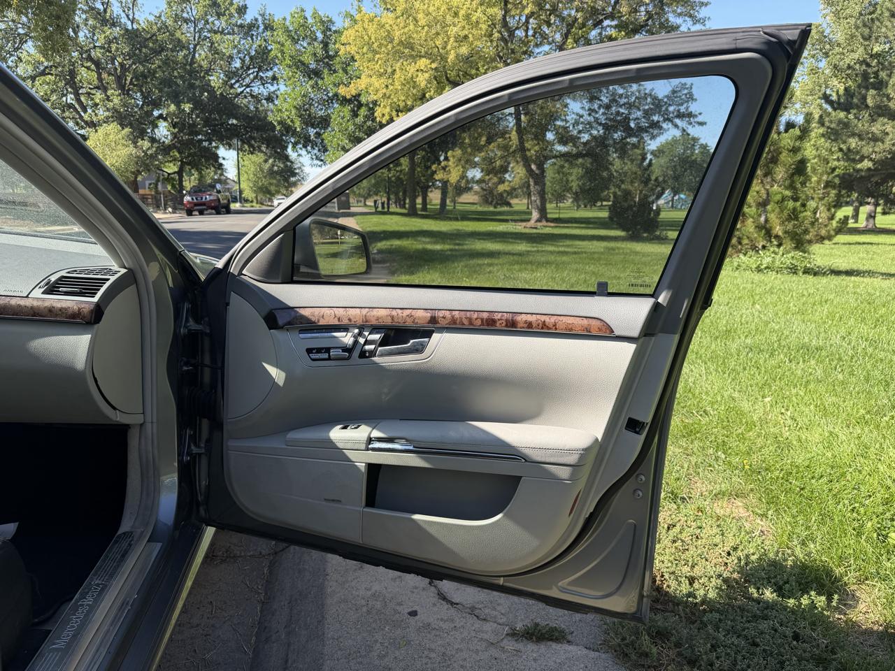 Mercedes-Benz S-Class S550 2011