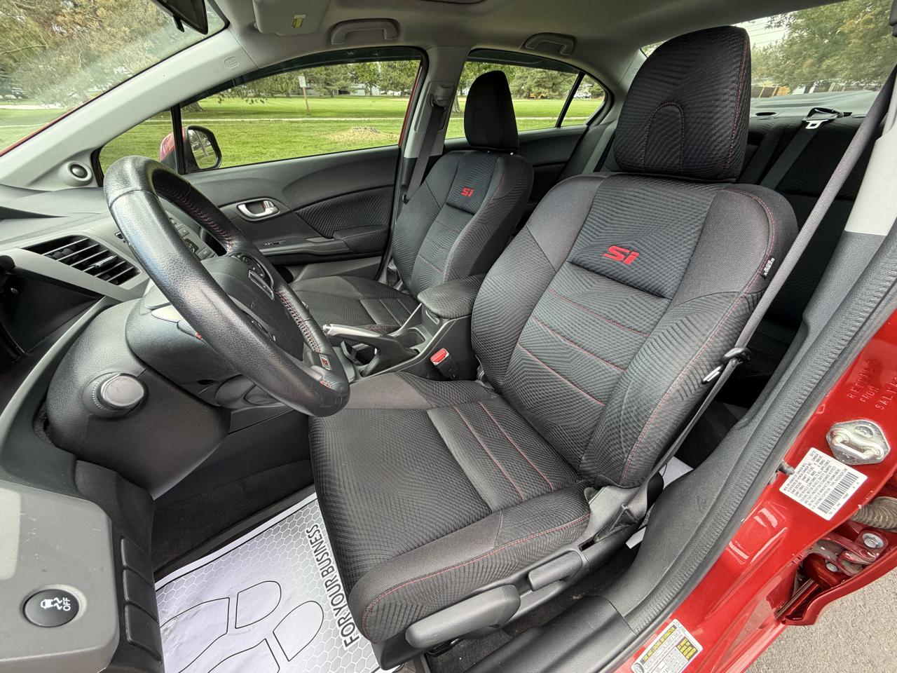 Honda Civic Si Sedan 6-Speed MT 2012