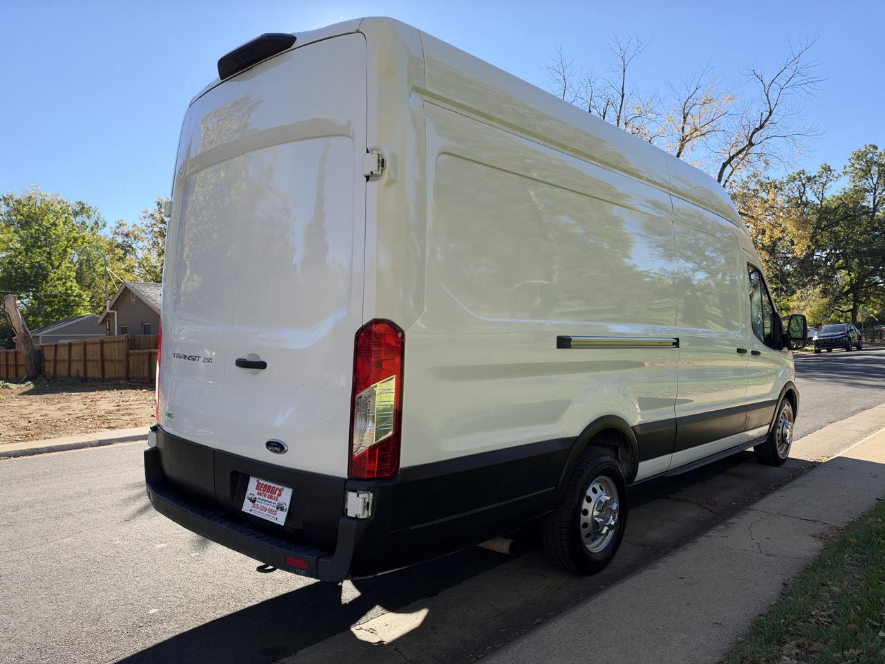 Ford Transit 250 Van High Roof w/Sliding Pass. 148-in. WB EL 2023