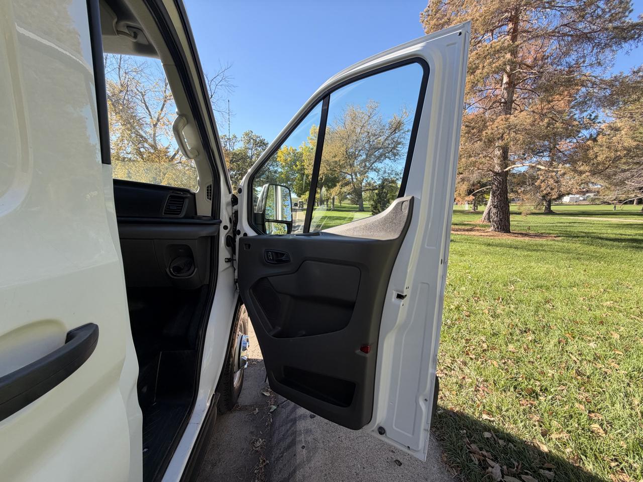 Ford Transit 250 Van High Roof w/Sliding Pass. 148-in. WB EL 2023