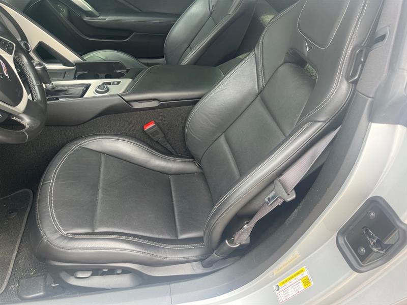 2015 Chevrolet Corvette Stingray 2LT photo 12