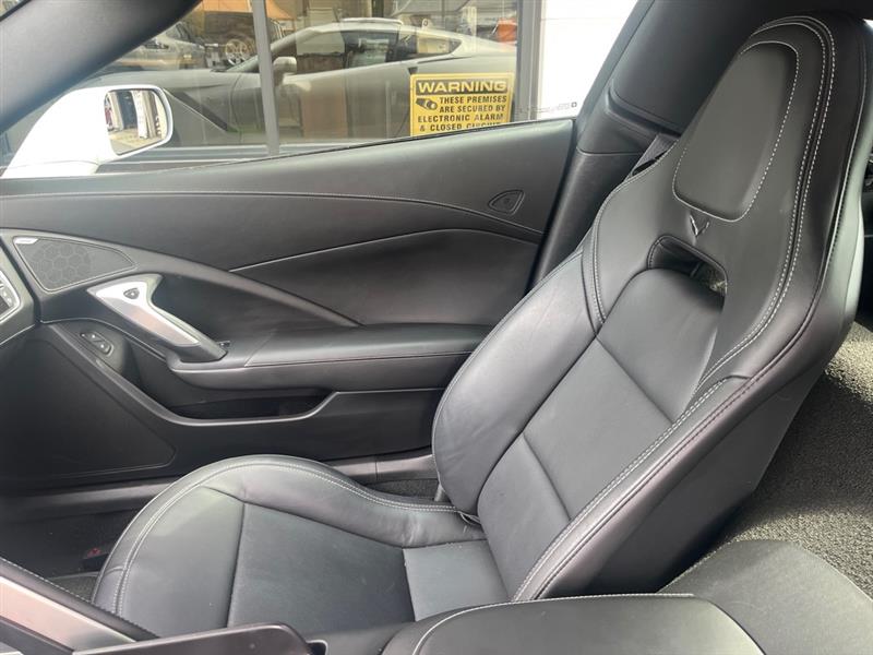 2015 Chevrolet Corvette Stingray 2LT photo 13
