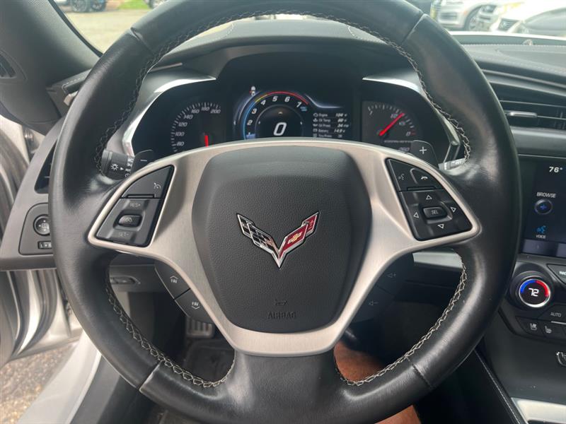 2015 Chevrolet Corvette Stingray 2LT photo 17